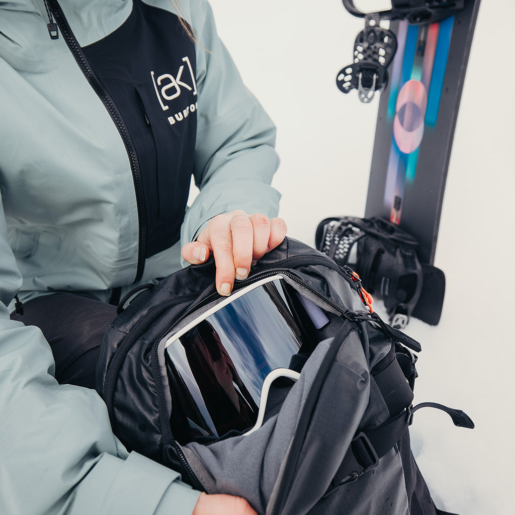 [ak] Dispatcher 18L Pack - True Black