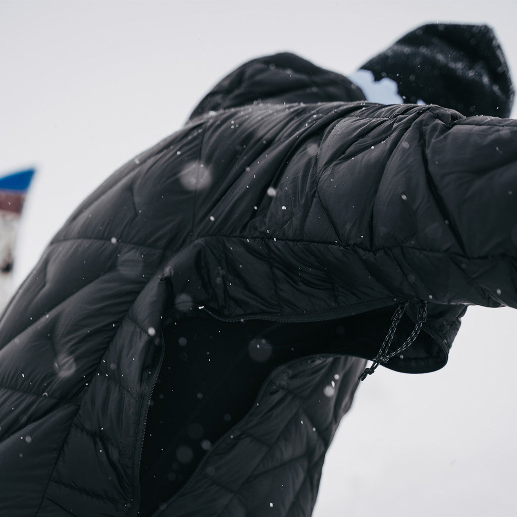 [ak] Baker Down Hooded Jacket True Black