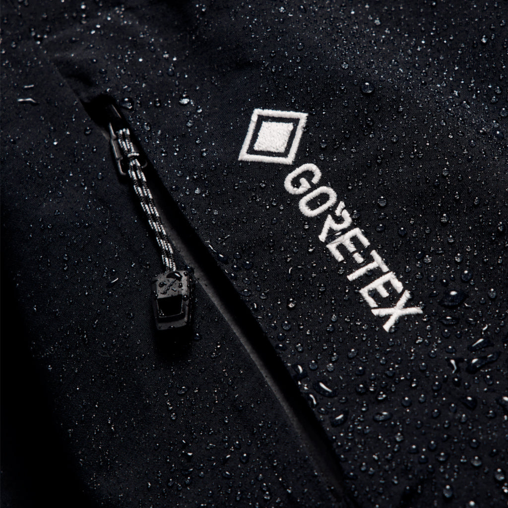 [ak] Swash Synthetic Insulated GORE-TEX 2L Jacket - True Black