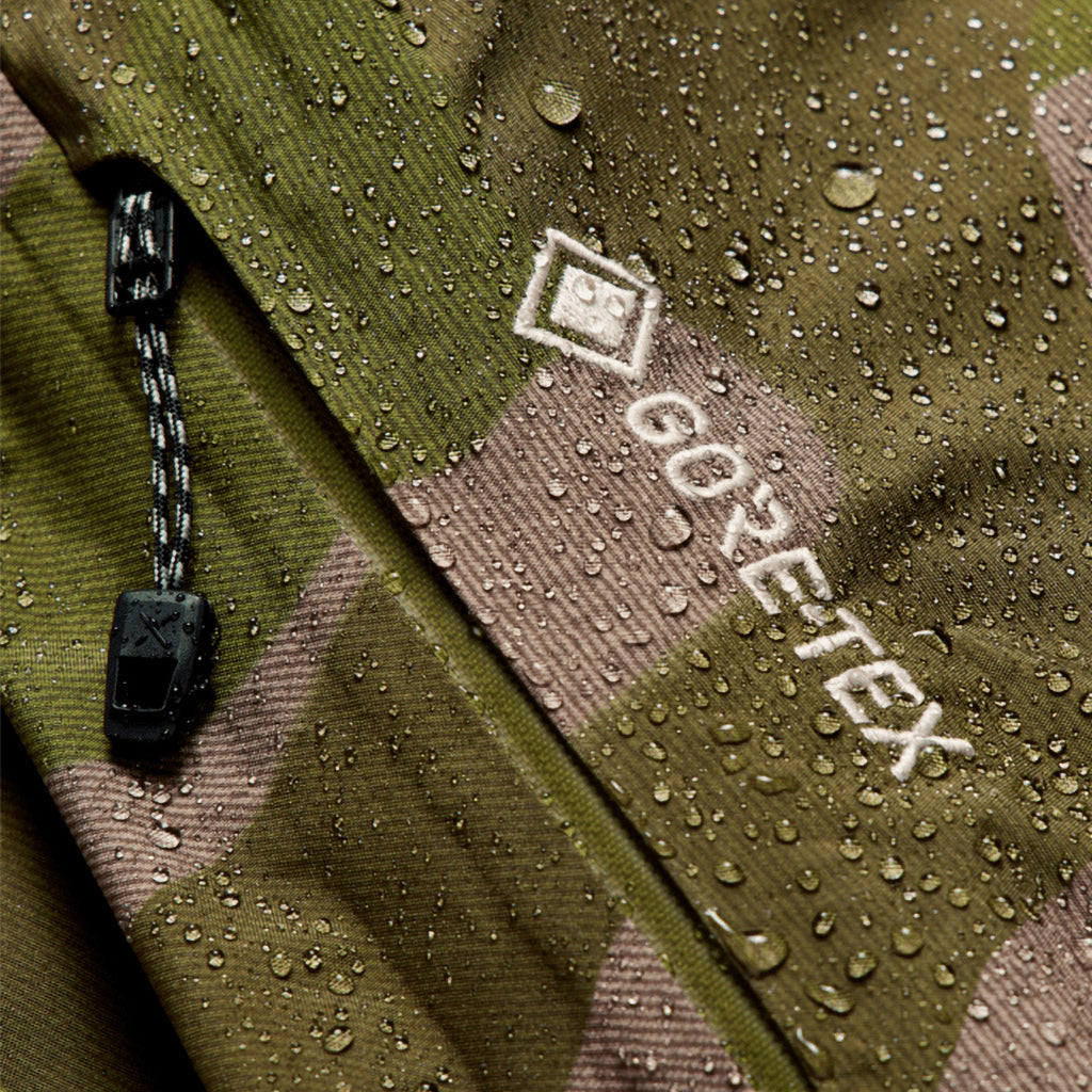 [ak] Swash Synthetic Insulated GORE-TEX 2L Jacket - Keel Camo