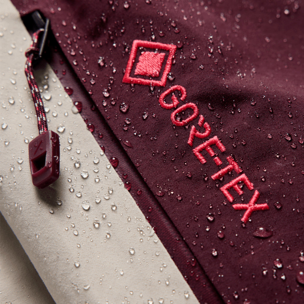 Wms [ak] Swash Synthetic Insulated GORE-TEX 2L Jacket - Rum Raisin/Chinchilla Gray