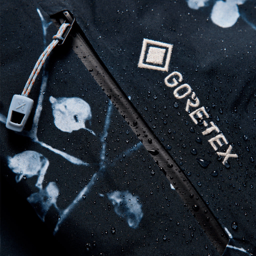Wms [ak] Cyclic GORE-TEX 2L Jacket - Cyanotype Floral