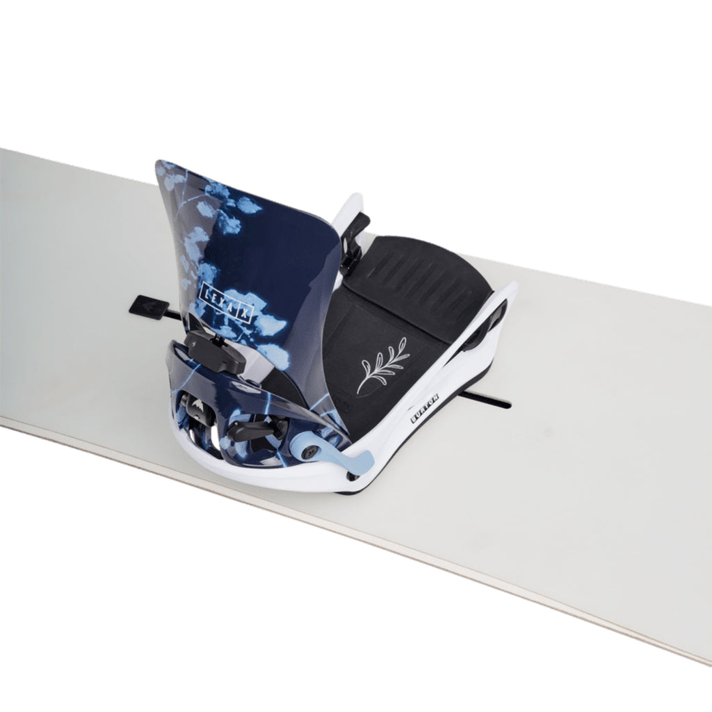 Wms Step On® Lexa X Bindings 26/27 - Cyanotype Floral/White